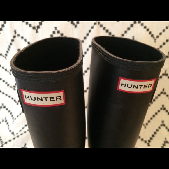 Hunter Boots Black Tall ONLY WORN TWICE - Picture 3 of 7